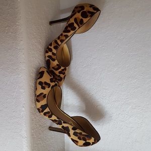BCBG LEOPARD PRINT HEELS